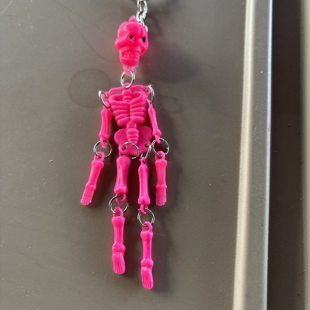 Vintage Old Retro Keyring Key Chain Plastic Pink Bones Full Body Scellington - Picture 2 of 5